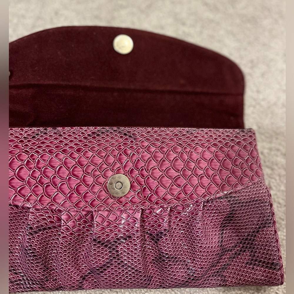 ⭐️5/$25⭐️ Purple Clutch - Picture 3 of 6